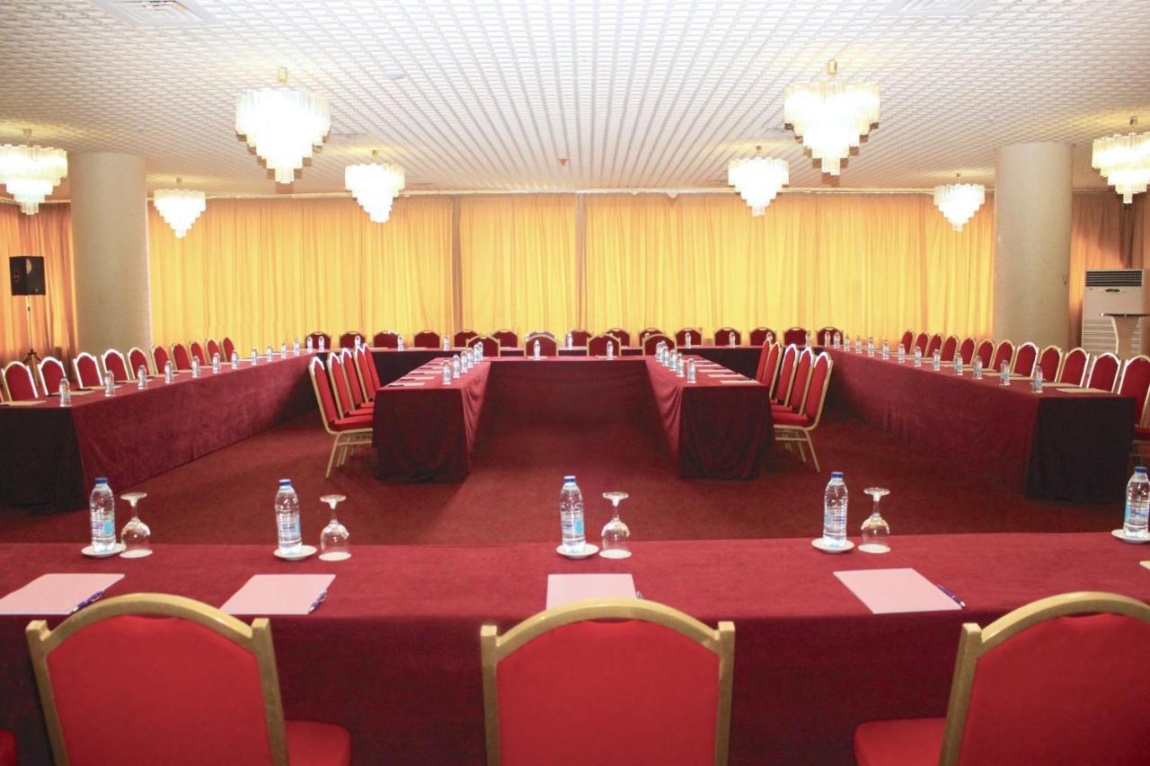 Hotel Mont Febe Yaounde Bagian luar foto