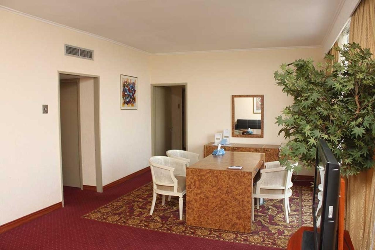 Hotel Mont Febe Yaounde Bagian luar foto