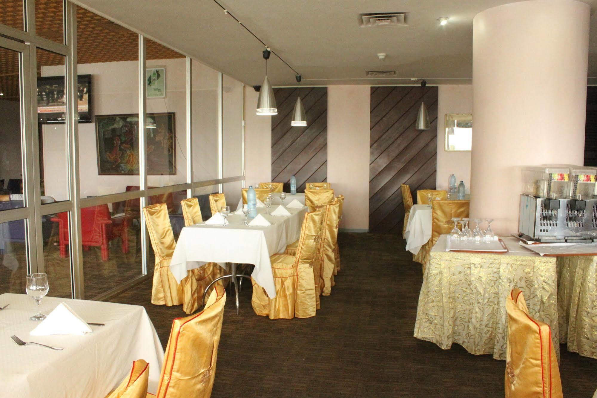 Hotel Mont Febe Yaounde Bagian luar foto