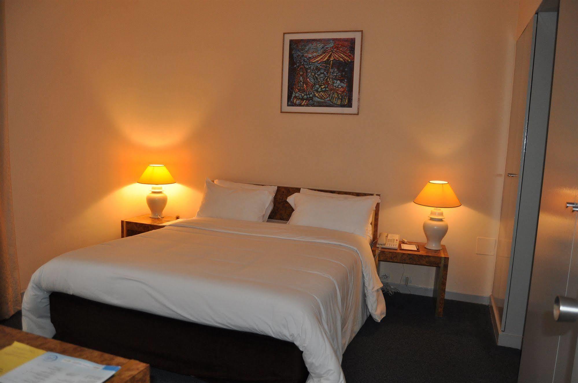 Hotel Mont Febe Yaounde Bagian luar foto