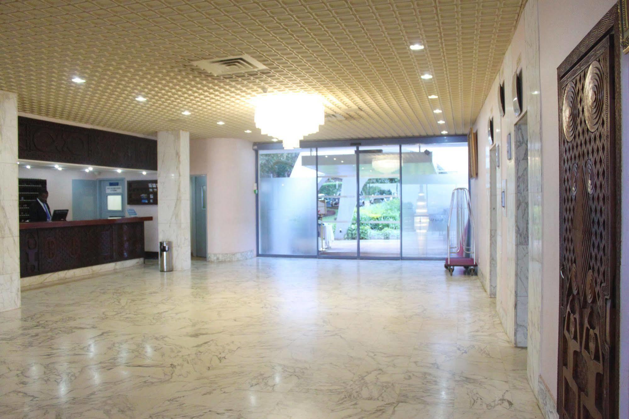 Hotel Mont Febe Yaounde Bagian luar foto
