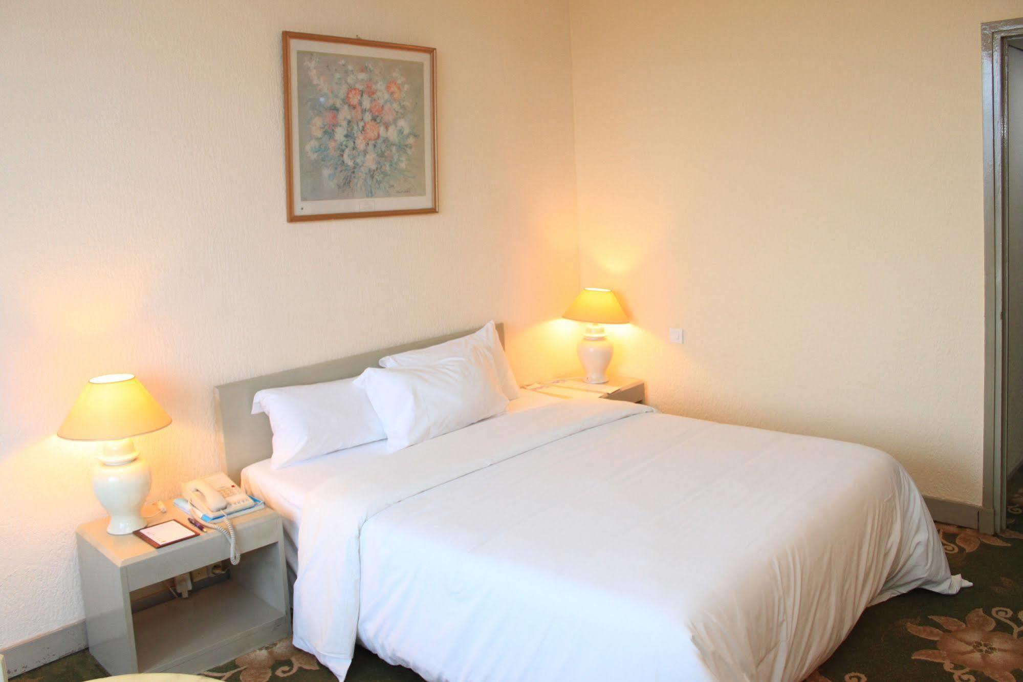 Hotel Mont Febe Yaounde Bagian luar foto