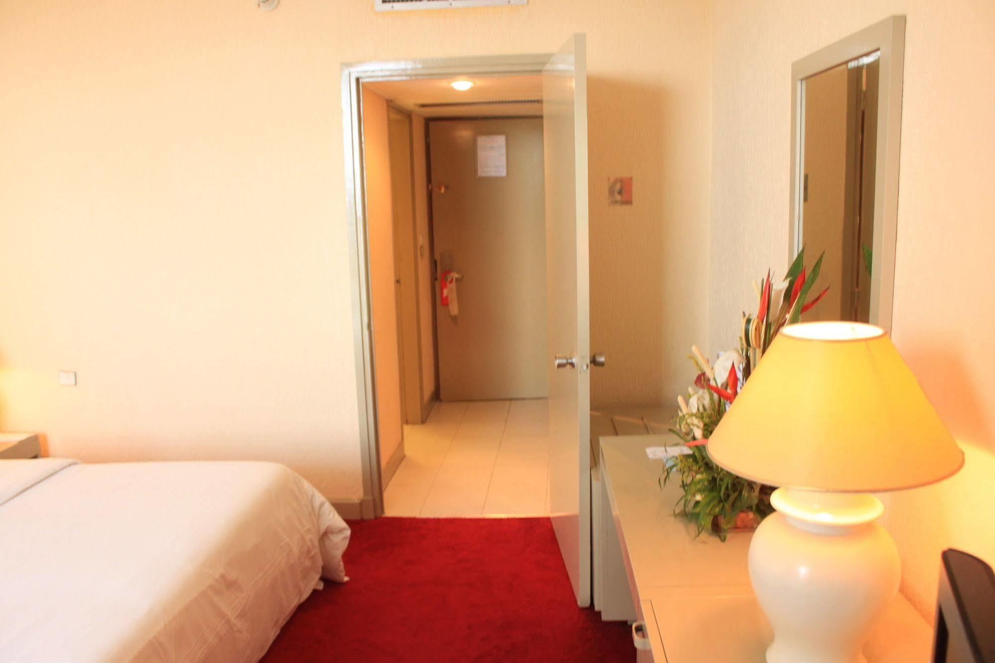 Hotel Mont Febe Yaounde Bagian luar foto