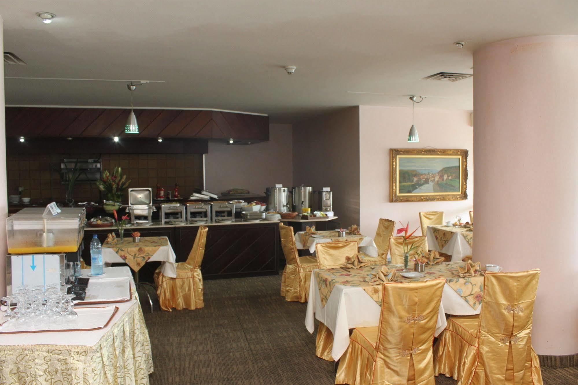 Hotel Mont Febe Yaounde Bagian luar foto