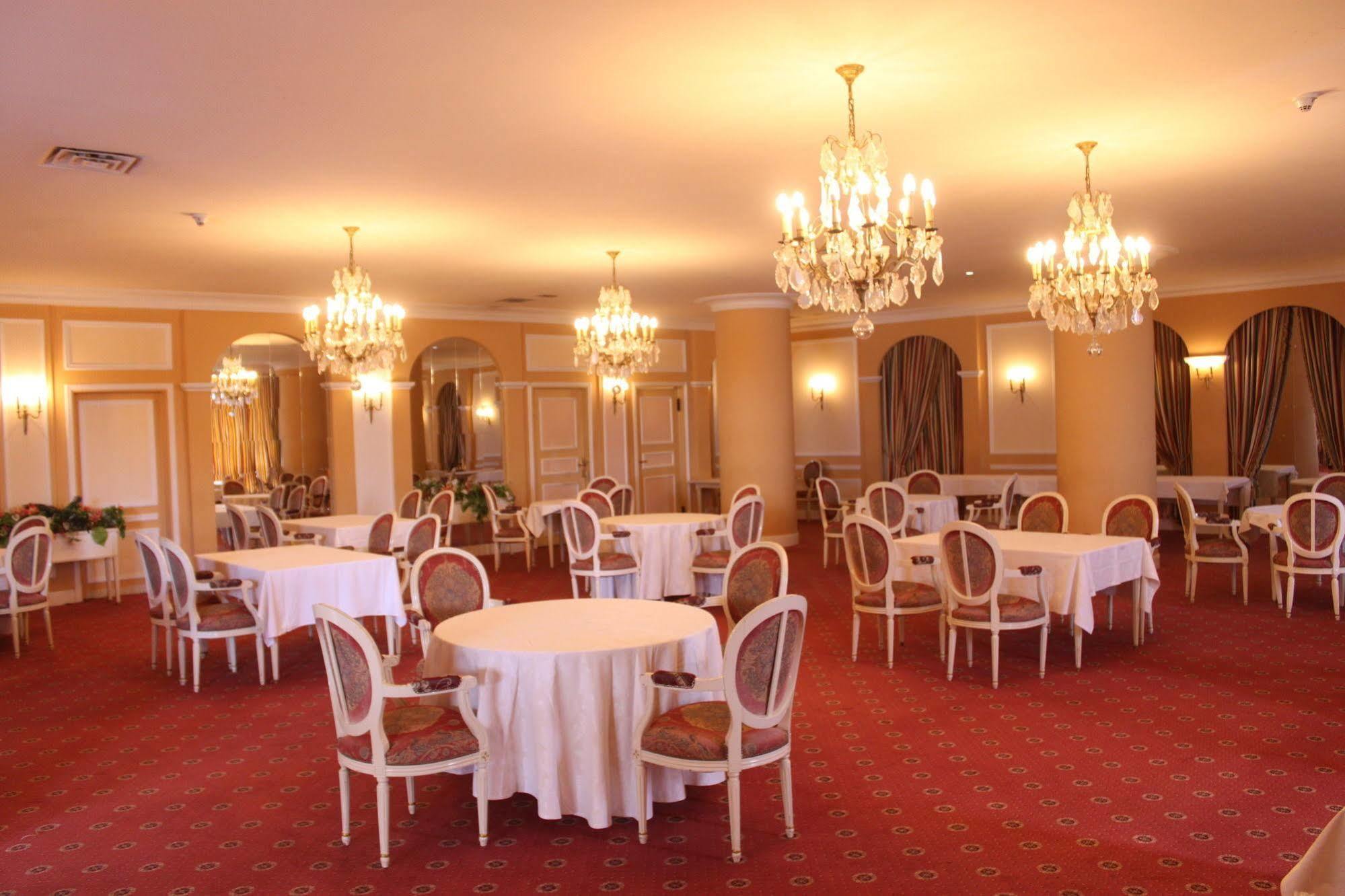 Hotel Mont Febe Yaounde Bagian luar foto